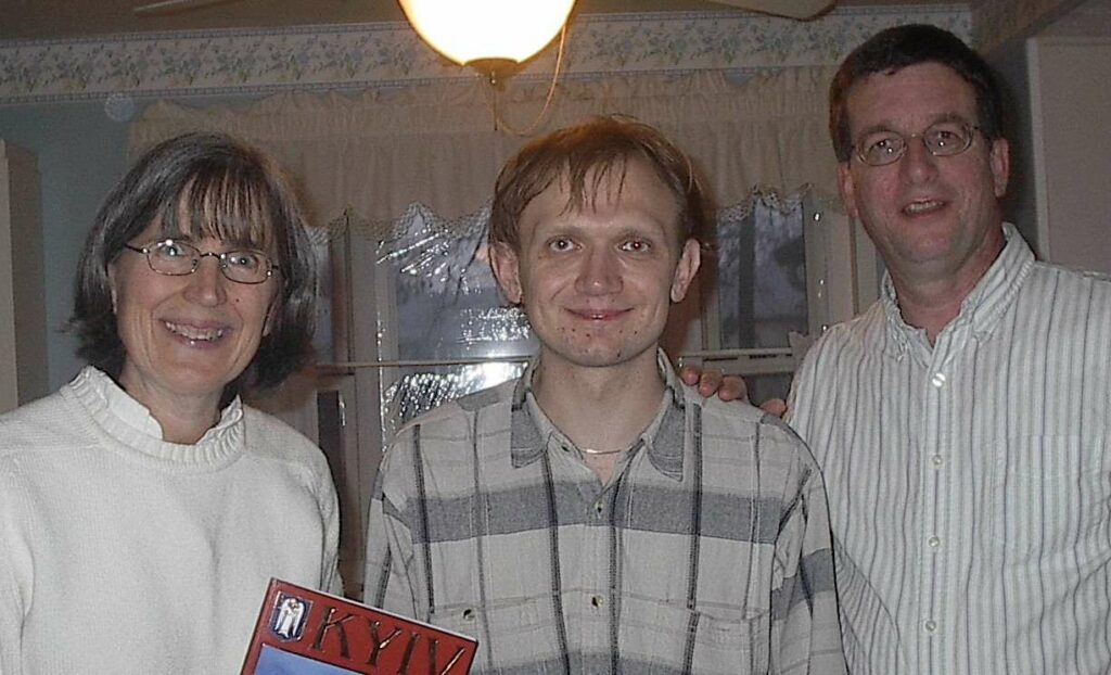 Vadim with Tom & his wife Kathleen at their home in Maryland, 2007.